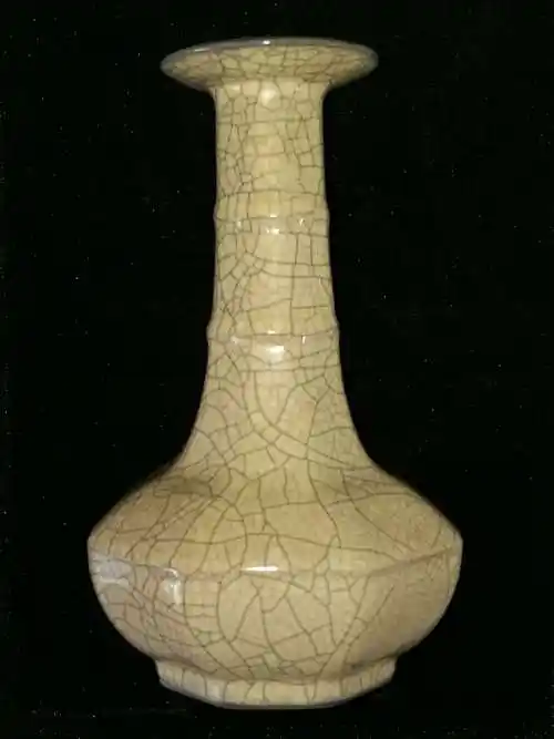 北宋哥窑八方旋纹瓶 ——天下第一瓷王收藏家裴兆松珍藏