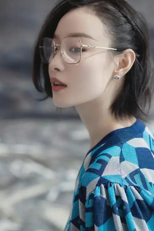 讨论明星眼镜美照pk有人戴眼镜反而好看哪种眼睛更适合戴眼镜