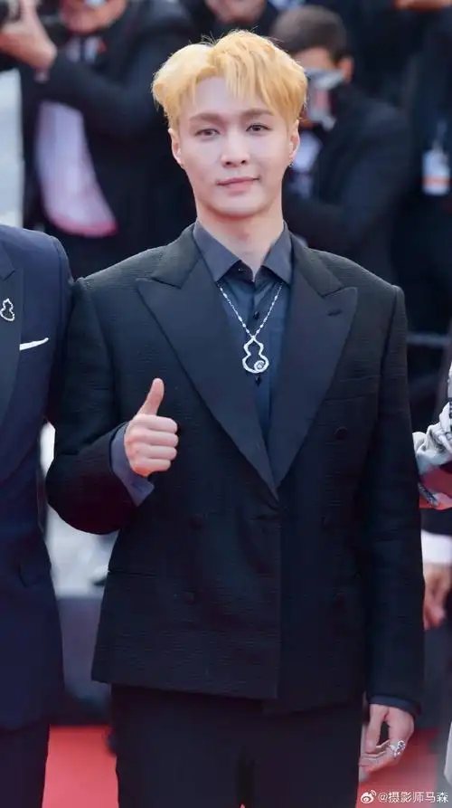 张艺兴亮相戛纳红毯##张艺兴[超话]