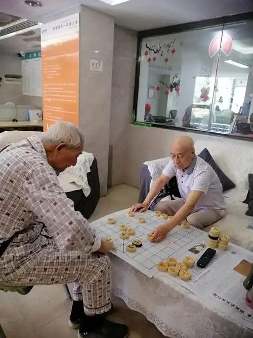五季养老院五楼和612十610老人生活照,8月30日.