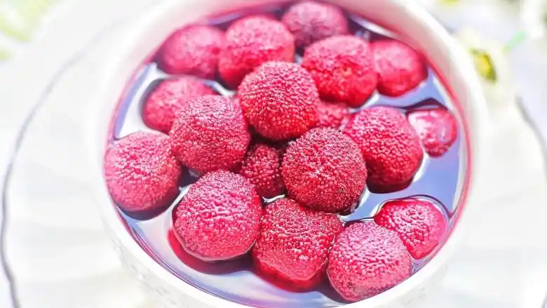 酸甜爽口的冰镇杨梅