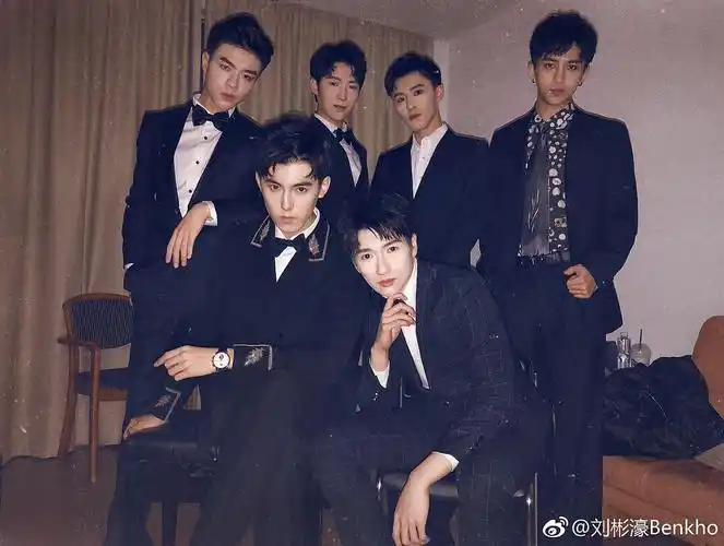 好绝的一群男的//来提名一些看起来非常有故事的多人合照吧!(更新中)