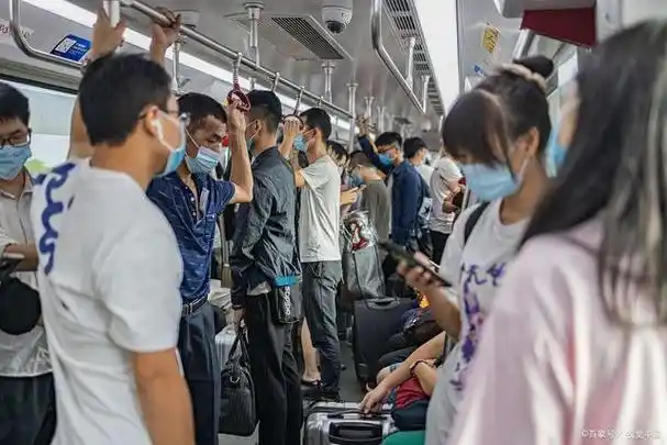 媒体坐地铁是否强制戴口罩应明确广州地铁建议但不强制要求戴