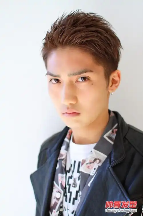 男生三七分短发发型 男人偏分发型图片(3)-男生短发-帅哥发型网