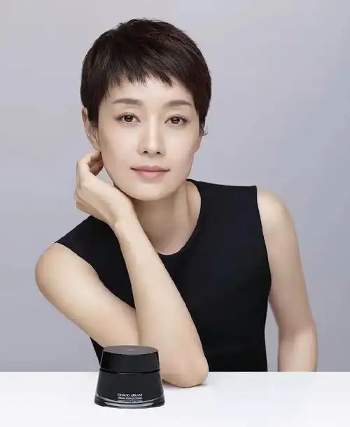 马伊琍在新剧龙城里发型被网友吐槽,假头套齐刘海,难看