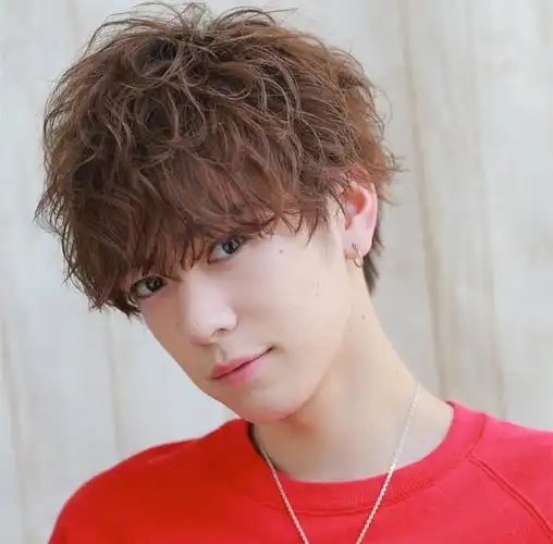 男生帅气烫发发型