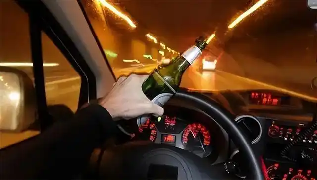 "开车不喝酒,喝酒不开车",安全出行不仅是一个口号或标语,更是一种