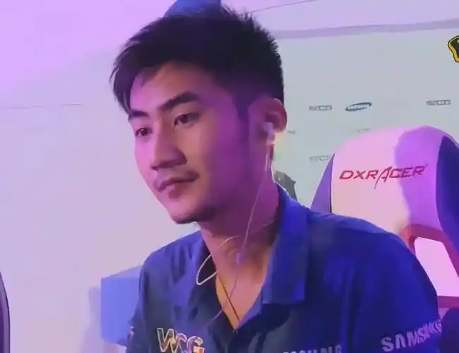 一般认为是"我爱你,兄嘚")茄子(nqrqiezi),本命吴权清,广东茂名人!