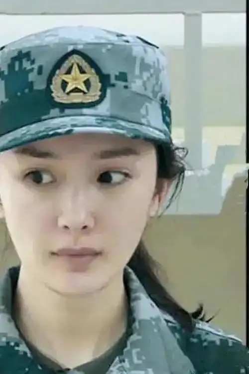 杨幂皮肤的状态好好,这是上真正男子汉在部队卸妆的样子,和化妆真的没