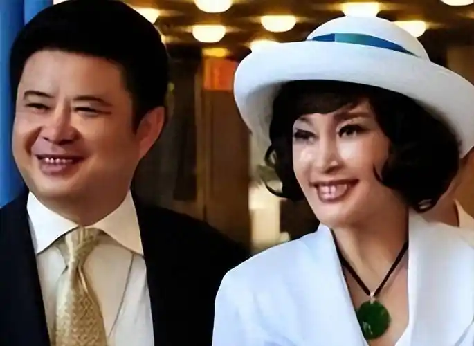 刘晓庆:拍一部戏换一个伴侣,如今70还没收心,男友常换常新_王丽