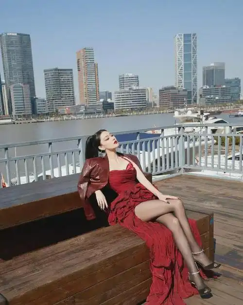 36岁的张馨予大秀火辣身材让人移不开眼凹凸有致像20岁少女