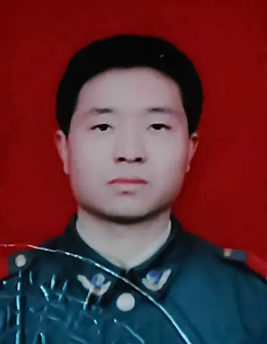 军人免冠照02"清晰度"02修整------大比拼