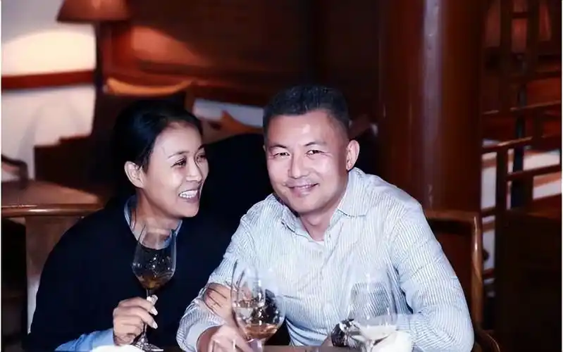 高峰为什么没去世界杯(前国脚高峰:曾与那英恋爱10年,未婚生子却分手