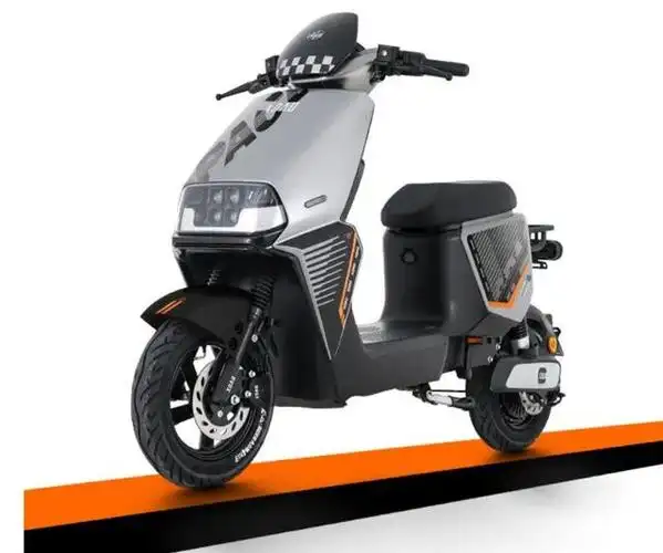 绿源,小刀推出2款电动自行车,造型大气,功能丰富,骑行体验超好