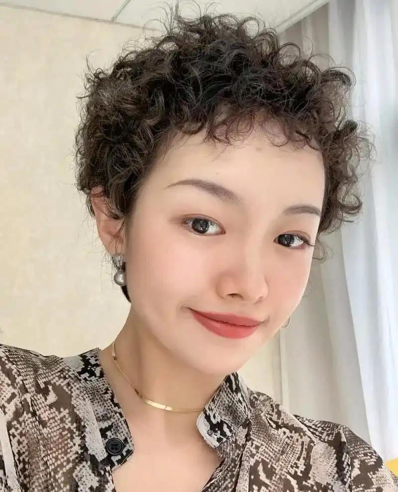 女生超短发卷发,复古羊毛卷,头发稀少的美女参考发型! #短发小卷
