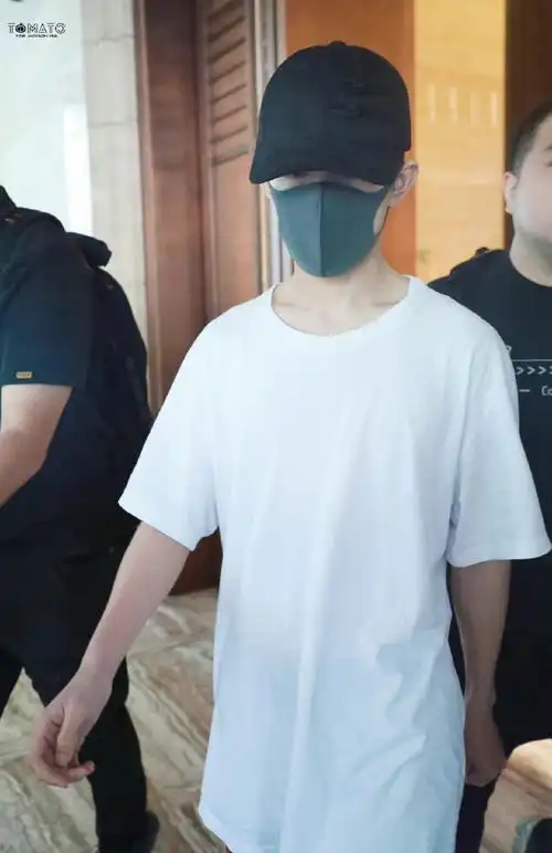 0712 / 180712 热血同行上下班白t恤00@tfboys-易烊千玺