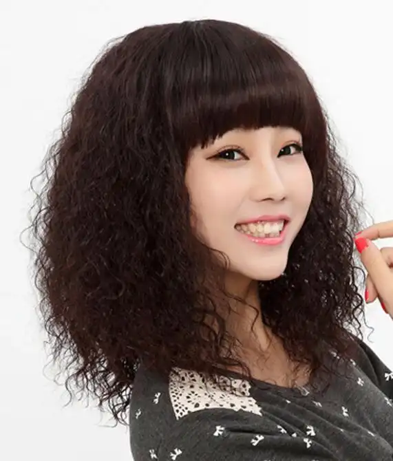 短发玉米烫发型,头发蓬松感十足,饱满空气感,适合小脸女生的一款短发