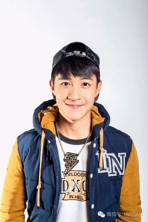 记得《家有儿女》键盘吗?逆袭成主角,帅翻长这样