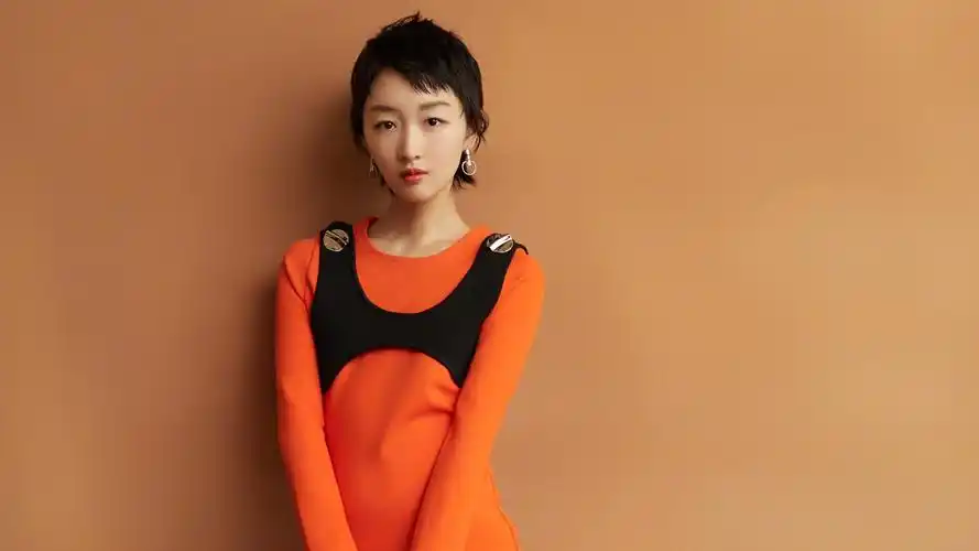 周冬雨再获奖遭网友吐槽:是演技炸裂还是资本运作?_质疑_电影节_认可