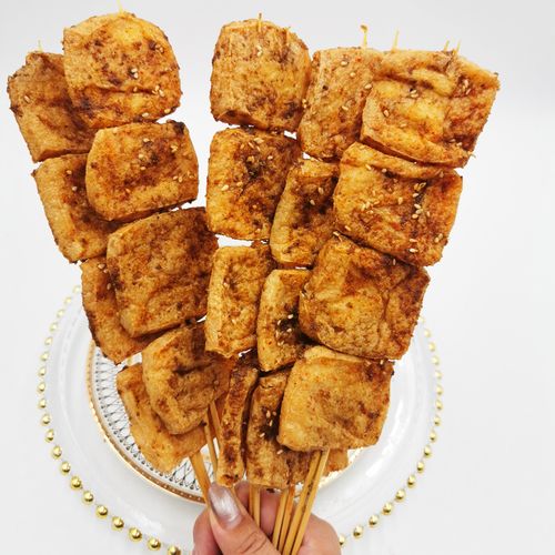 臭豆腐油炸黄色冷冻风味小吃双签20串烧烤小吃半成品臭豆腐