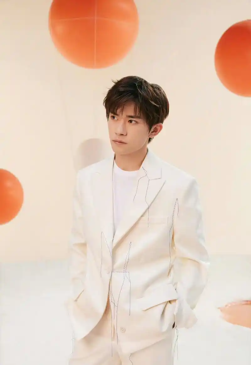 tfboys王俊凯,王源,易烊千玺十周年又一波新写真,谁的表现力最好?