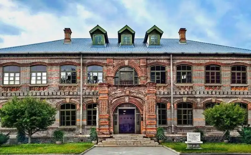 "光影映照总督府"辽沈六大摄影协会作品特展在东三省总督府举行_辽宁