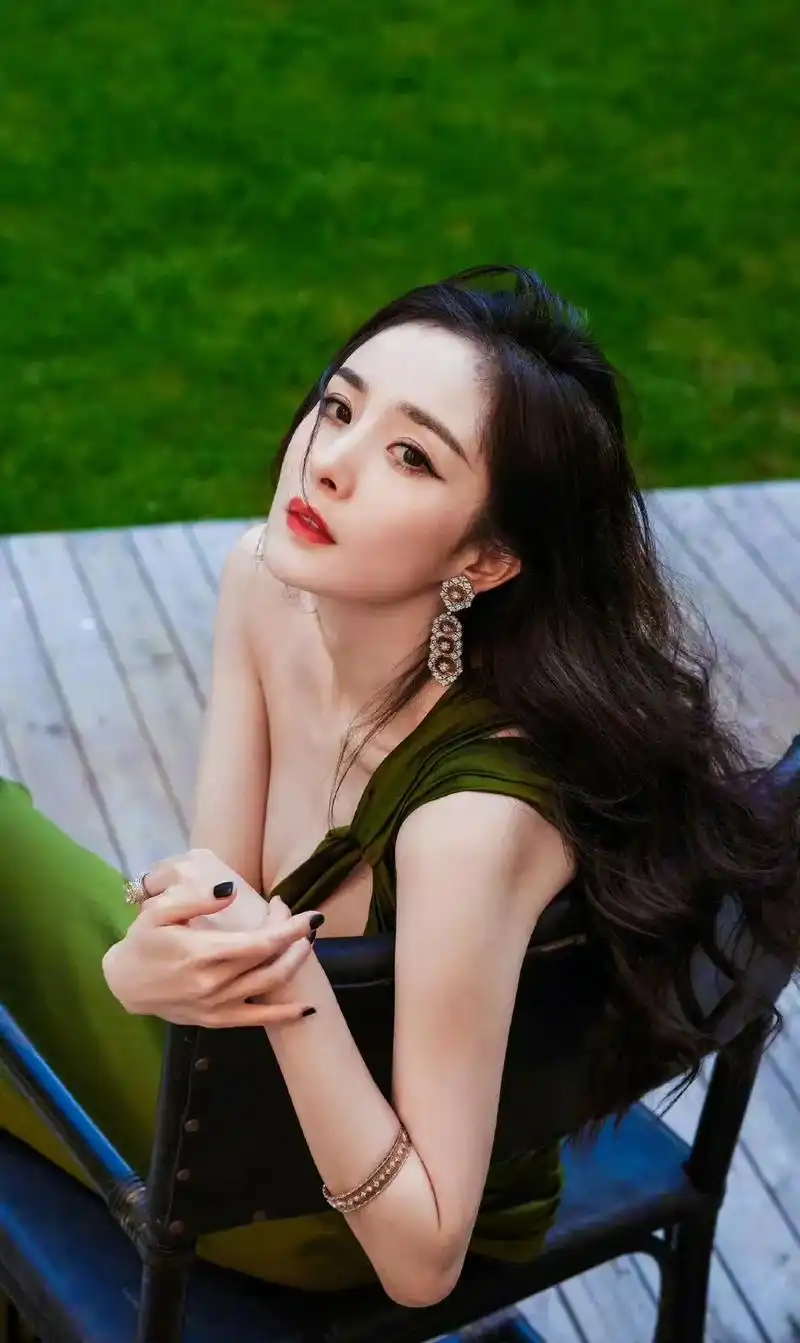 杨幂美艳大气写真