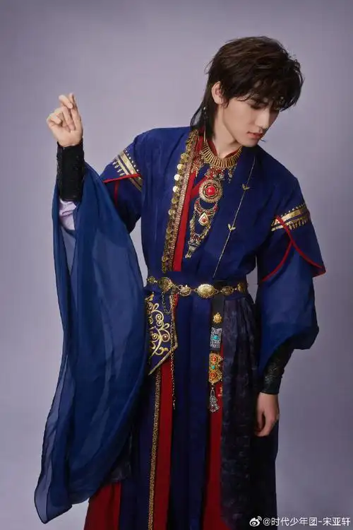 宋亚轩晒小时候照片