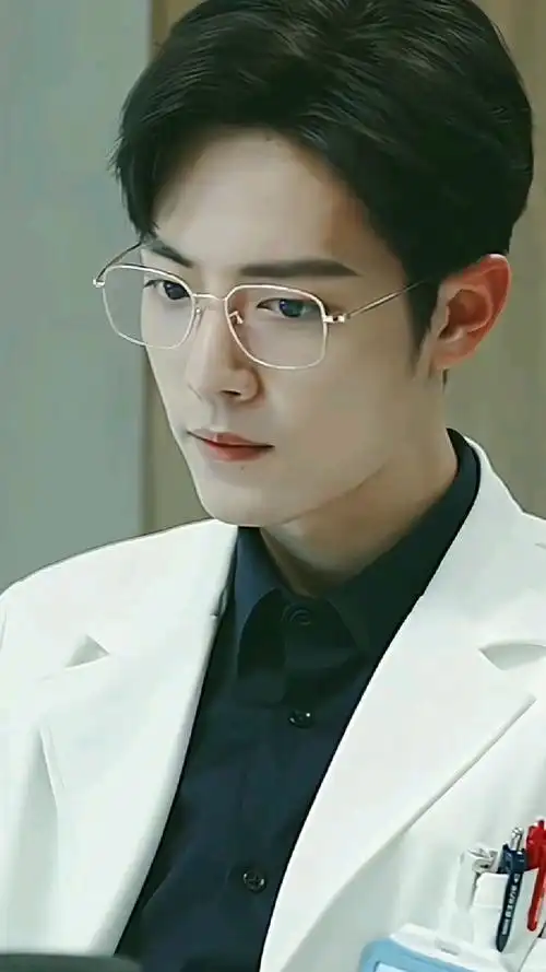 肖战自己pk自己戴眼镜vs不戴眼镜怎么样的顾医生好看