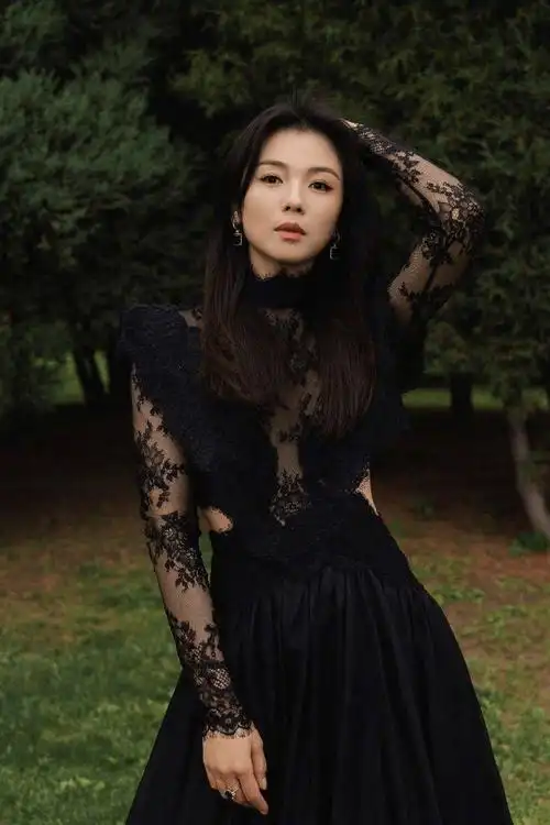 刘涛黑白蕾丝庄园大片曝光 露背裙展沙漏腰超迷人_魅力_形象_造型