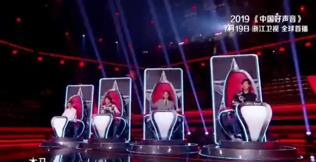 中国好声音四位导师试玩新转椅懵圈与机智并存盲选更精彩