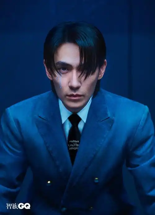 智族gq朱一龙三月刊封面