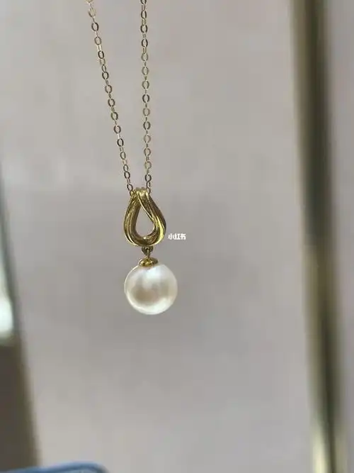 周大福的珍珠项链05蹲一个店员