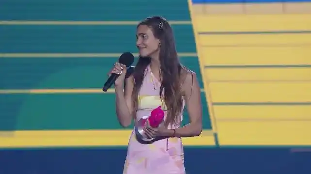 【juliantina-mtvmiaw最佳cp颁奖视频】& 【maca获奖