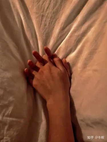 本人男生,怎么假装有男朋友,想求一张牵手照片或者依稀可见背影的照片