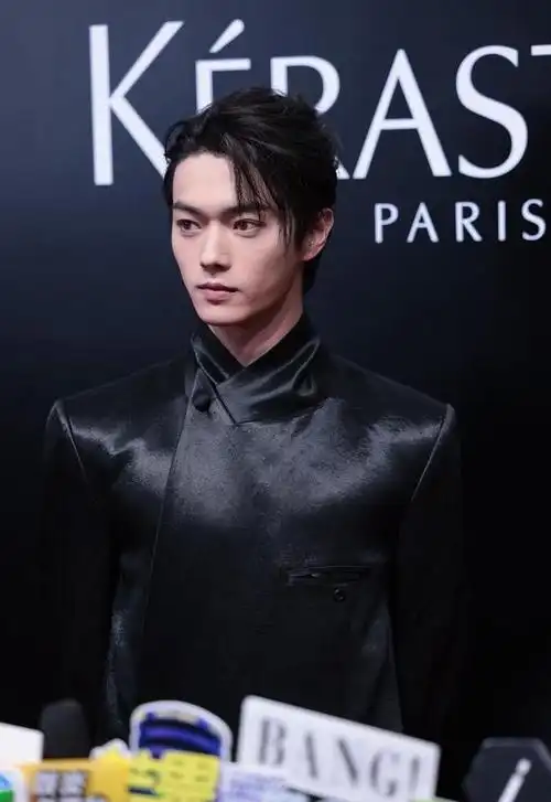 许凯,奚梦瑶出席欧莱雅pro发艺大秀活动|模特_网易订阅