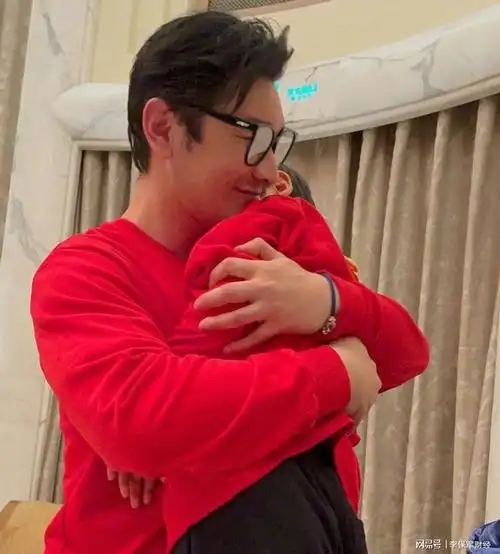 2月29日,黄晓明儿子小海绵引发网友热议!