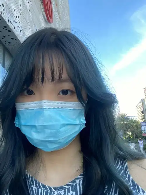 秋天到了深色染发安排起来蓝黑色绝附掉色