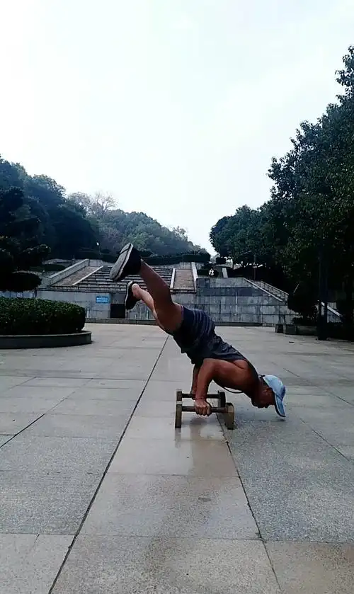 健身宁教练传递健身正能量#飞机撑练习