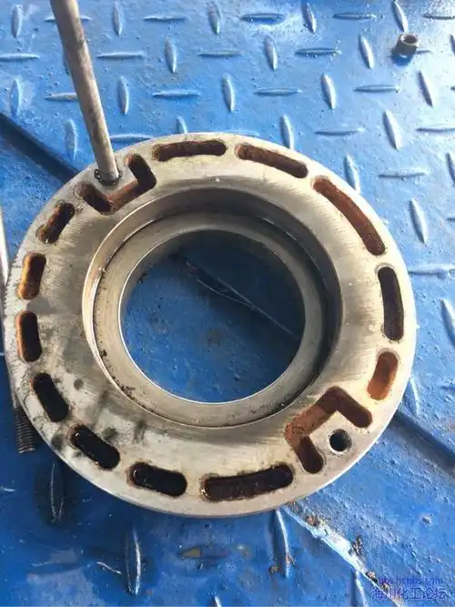 压缩机填料函里面的小孔什么用