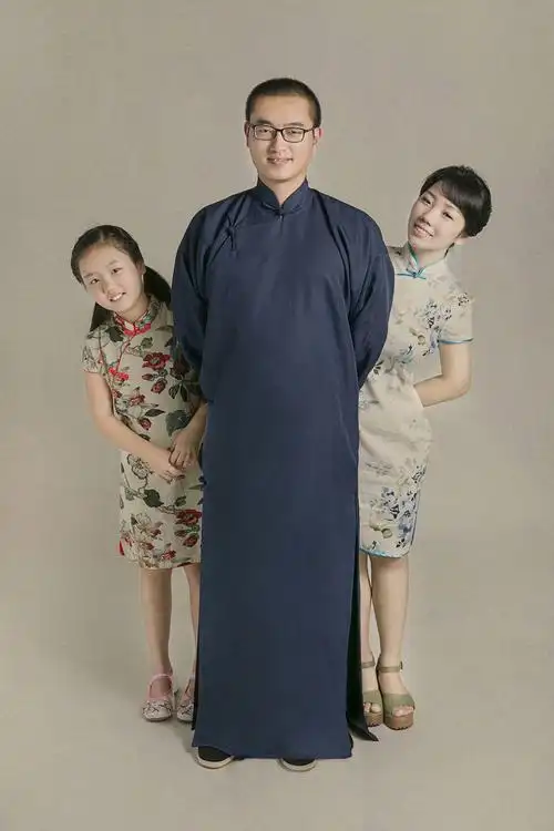 首页 婚纱摄影 时光纪全家福照相馆 【3人系列】全家福套餐 造型 3套