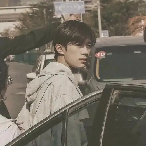 适合公布千玺的头像