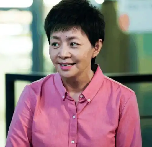 57岁宋丹丹近照吓人,对继女视如己出,如今生活幸福美满!_网易订阅