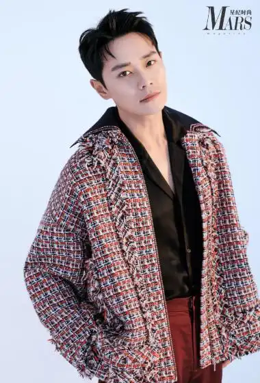 简介:曹骏格子大衣帅气写真图片,分享一组曹骏图片给大家,图中的明星