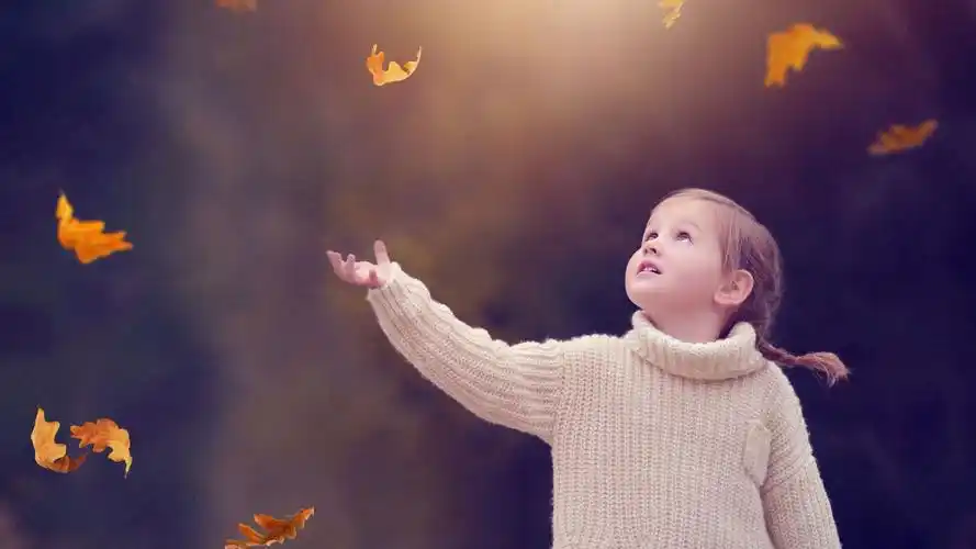 童真可爱的小女孩壁纸