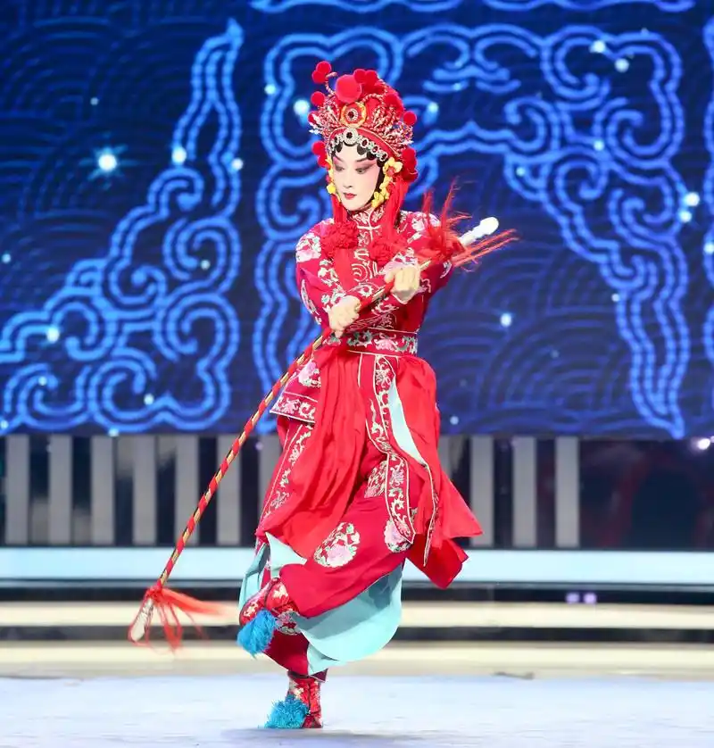 李依晓再登京剧舞台,不唱花旦唱刀马旦,创新传承,初心不改