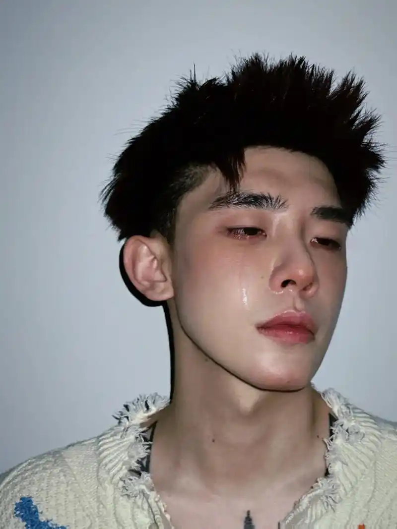 眼泪是男生最好的黑丝.#氛围感 #哭包男友 #眼泪 #破碎感 - 抖音