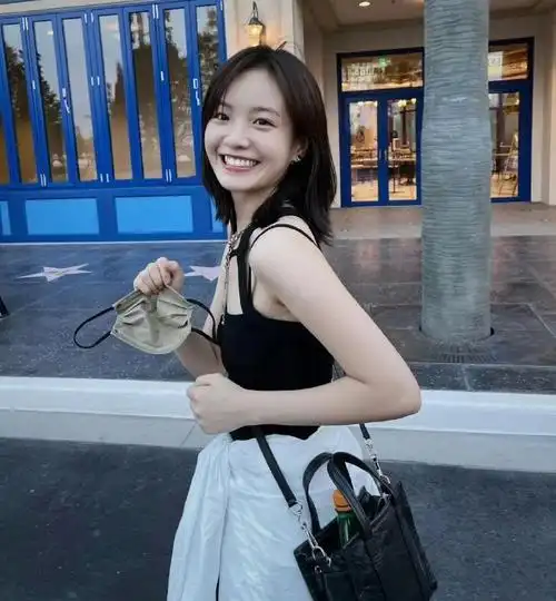 李庚希浑身使不完的甜劲儿