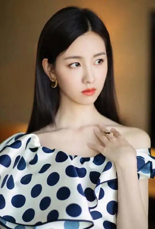 我们的当打之年袁歌是谁演的 袁歌的扮演者陈都灵个人资料简历背景