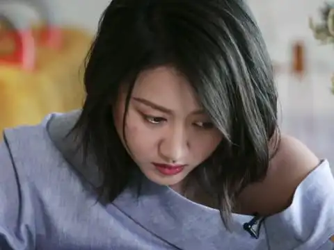 《中国音乐公告牌》陈粒优雅练字 爱猫怒刷存在感